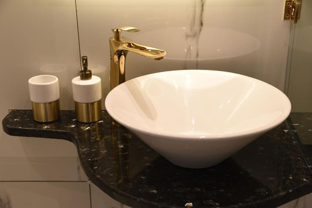 Syntagma Square, 30Sqm Nikis Luxurious Studio Atenas Exterior foto